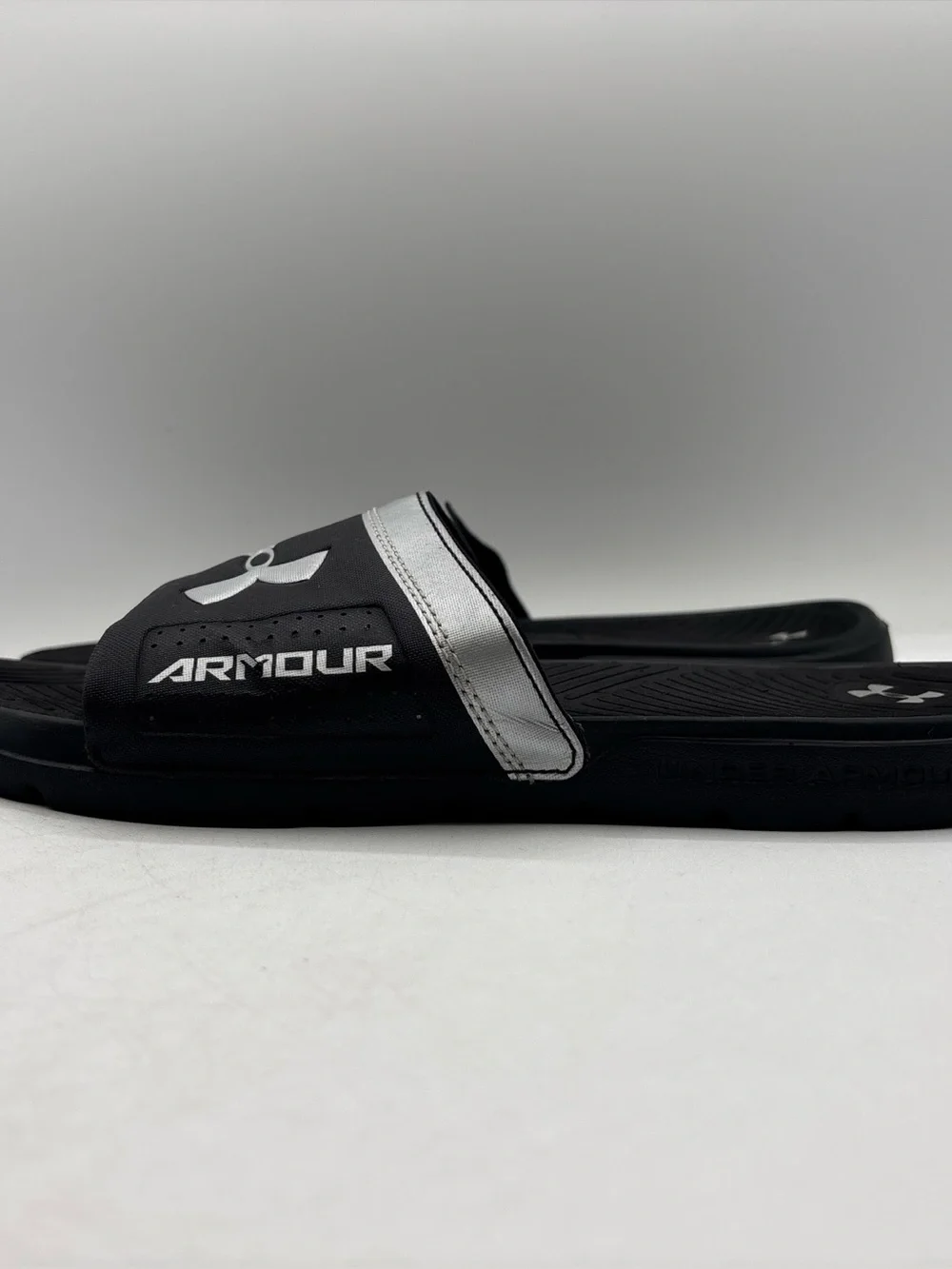 Under Armour UA Playmaker VI Slides Men’s Size 10 Black Silver Athletic Recovery